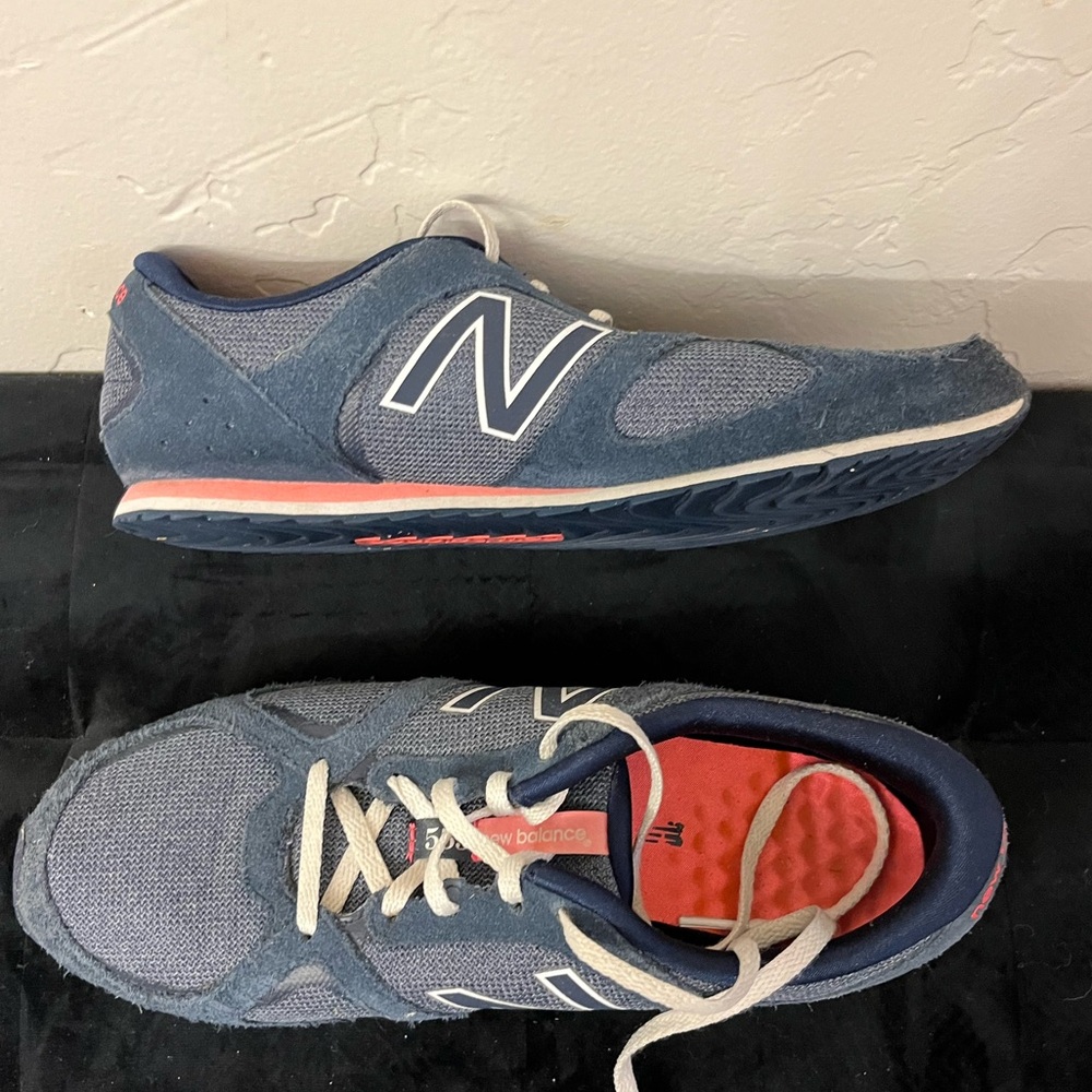 New Balance Women’s 555 Navy and Coral Sneakers - Picture 2 of 8